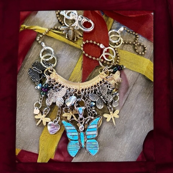 Vintage Turquoise, mother of pearl and abalone Butterfly charm necklace - Picture 16 of 17